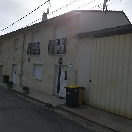 Gîte du vignoble Sidky Lussac  Extérieur photo