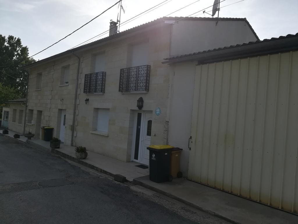 Gîte du vignoble Sidky Lussac  Extérieur photo